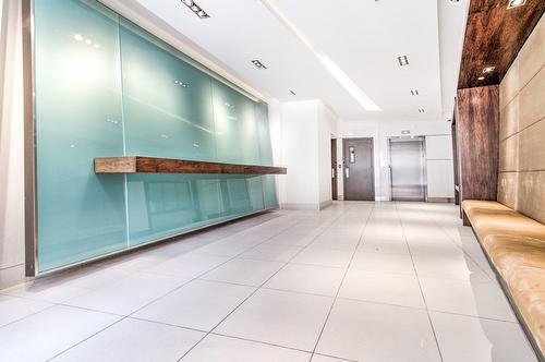 Salle communautaire - 806-1199 Rue Bishop, Montréal (Ville-Marie), QC - Indoor Photo Showing Other Room