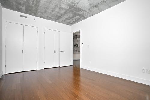 Chambre à coucher - 806-1199 Rue Bishop, Montréal (Ville-Marie), QC - Indoor Photo Showing Other Room