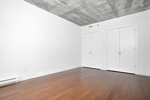 Chambre à coucher - 806-1199 Rue Bishop, Montréal (Ville-Marie), QC - Indoor Photo Showing Other Room