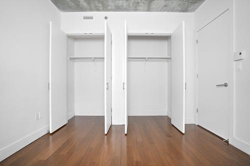 Chambre à coucher - 806-1199 Rue Bishop, Montréal (Ville-Marie), QC - Indoor Photo Showing Other Room