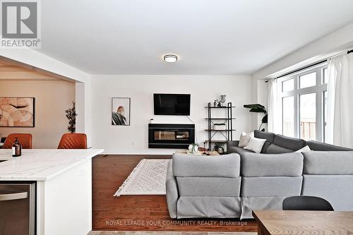 311 Silk Twist Drive, East Gwillimbury, ON - Indoor Photo Showing Living Room With Fireplace