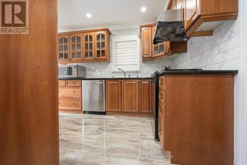 4464 Weymouth Commons Crescent, Mississauga, ON - Indoor Photo Showing Kitchen