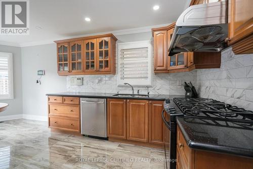 4464 Weymouth Commons Crescent, Mississauga, ON - Indoor Photo Showing Kitchen With Upgraded Kitchen