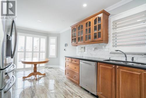 4464 Weymouth Commons Crescent, Mississauga, ON - Indoor Photo Showing Kitchen With Double Sink