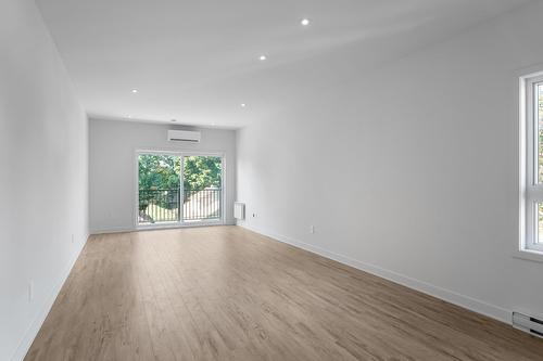 Living room - 6-59 10E Avenue, Deux-Montagnes, QC - Indoor Photo Showing Other Room