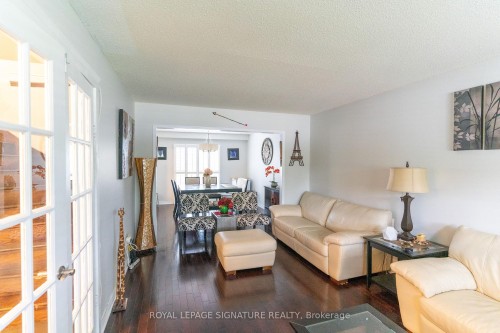 6326 Millers Grove, Mississauga, ON - Indoor Photo Showing Living Room