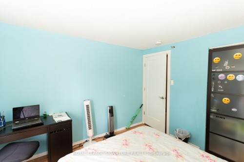6326 Millers Grove, Mississauga, ON - Indoor Photo Showing Bedroom