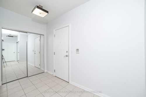 402-11 Soho Street, Toronto, ON - Indoor Photo Showing Other Room