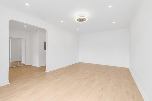 Living room - 9-6645 Av. Fielding, Montréal (Côte-Des-Neiges/Notre-Dame-De-Grâce), QC - Indoor Photo Showing Other Room