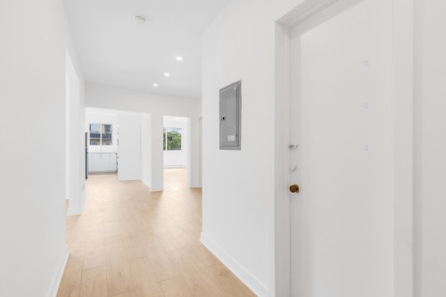 Hall d'entrée/Vestibule - 9-6645 Av. Fielding, Montréal (Côte-Des-Neiges/Notre-Dame-De-Grâce), QC - Indoor Photo Showing Other Room
