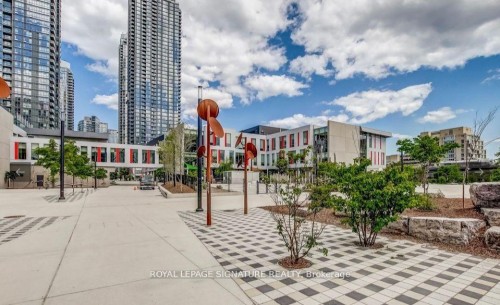 3706-75 Queens Wharf N/A, Toronto, ON - Outdoor With Facade