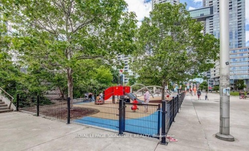 3706-75 Queens Wharf N/A, Toronto, ON - Outdoor