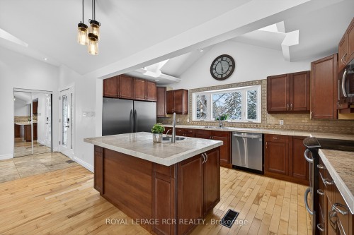 5555 Mount Albert Road, East Gwillimbury, ON - Indoor Photo Showing Kitchen With Stainless Steel Kitchen