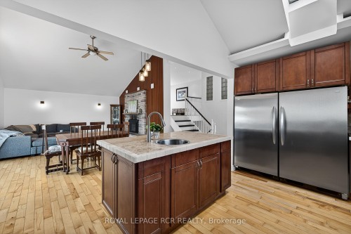 5555 Mount Albert Road, East Gwillimbury, ON - Indoor Photo Showing Kitchen