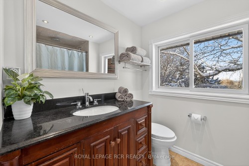 5555 Mount Albert Road, East Gwillimbury, ON - Indoor Photo Showing Bathroom