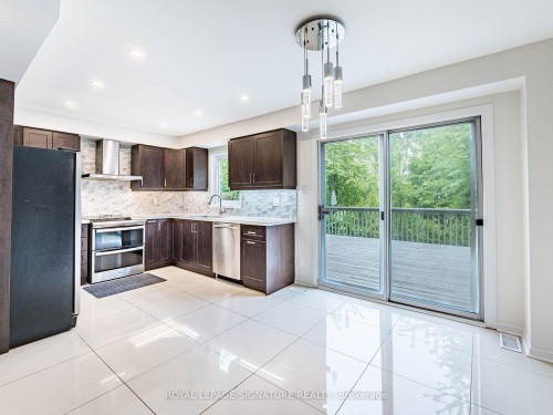 86 Valonia Drive, Brampton, ON - Indoor Photo Showing Kitchen