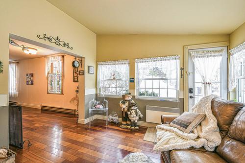 Salon - 1418 Rue Labelle, Sainte-Adèle, QC - Indoor Photo Showing Living Room