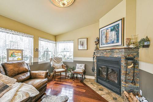 Salon - 1418 Rue Labelle, Sainte-Adèle, QC - Indoor Photo Showing Living Room With Fireplace