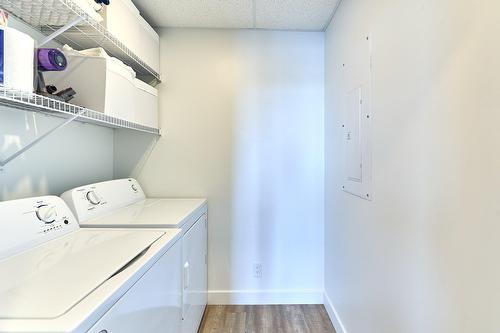 Laundry room - 313-200 Rue St-Georges, Saint-Lambert, QC - Indoor Photo Showing Laundry Room
