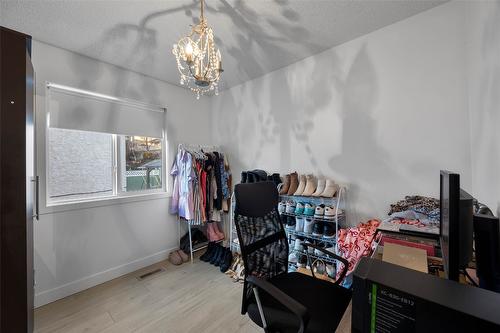 229 Hollyburn Drive, Kamloops, BC - Indoor