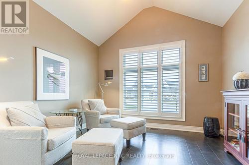 17 Stoneridge Crescent, Niagara-On-The-Lake (St. Davids), ON - Indoor Photo Showing Living Room