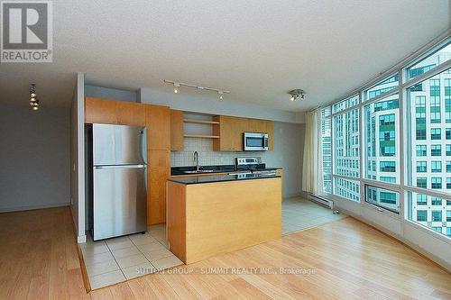 1003 - 361 Front Street, Toronto, ON - Indoor Photo Showing Kitchen