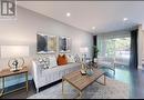 280 Douglas Road, Richmond Hill, ON  - Indoor Photo Showing Living Room 