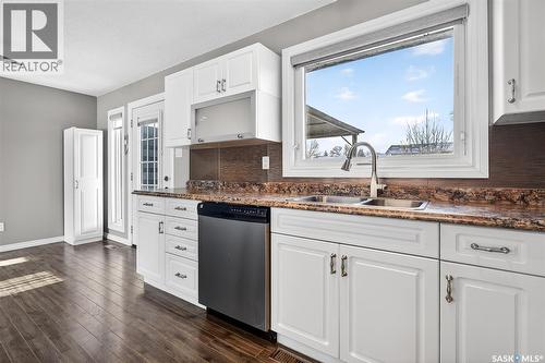 1625 Smith Street, Moose Jaw, SK - Indoor Photo Showing Kitchen With Double Sink