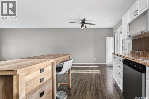 1625 Smith Street, Moose Jaw, SK - Indoor Photo Showing Kitchen