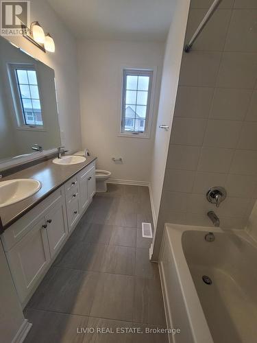 1473 Melville Bonus Crescent, Milton, ON - Indoor Photo Showing Bathroom