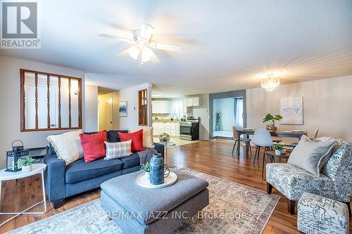 119 Wilmot Trail, Clarington (Bowmanville), ON - Indoor Photo Showing Living Room