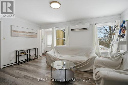 18 Kingsmill Street, Fort Erie (Central), ON - Indoor Photo Showing Bedroom