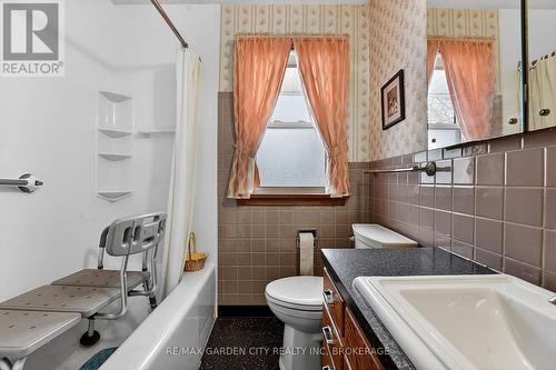 Bath and Shower - 13 Chestnut Street, Pelham (Fonthill), ON - Indoor Photo Showing Bathroom