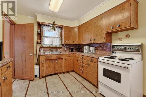 Good Sized Kitchen - 13 Chestnut Street, Pelham (Fonthill), ON - Indoor Photo Showing Kitchen