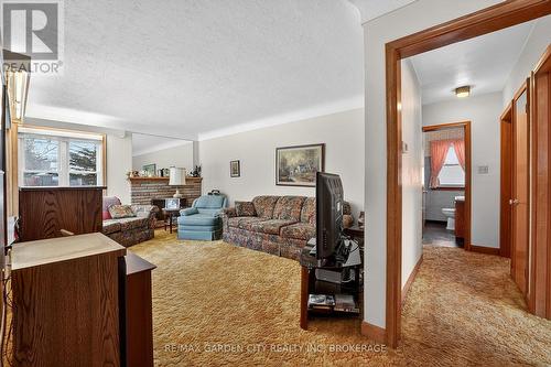 Hardwood Under Carpet - 13 Chestnut Street, Pelham (Fonthill), ON - Indoor