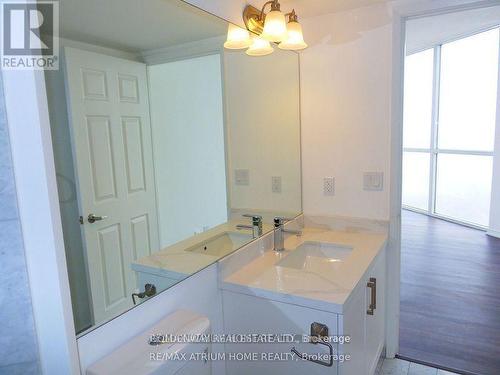 2901 - 7 Concorde Place, Toronto, ON - Indoor Photo Showing Bathroom
