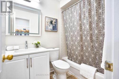 663 Macbeth Heights, Mississauga, ON - Indoor Photo Showing Bathroom