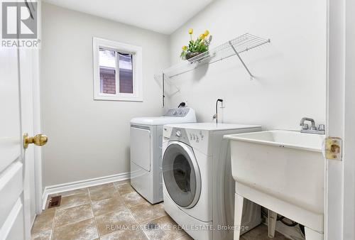 663 Macbeth Heights, Mississauga, ON - Indoor Photo Showing Laundry Room