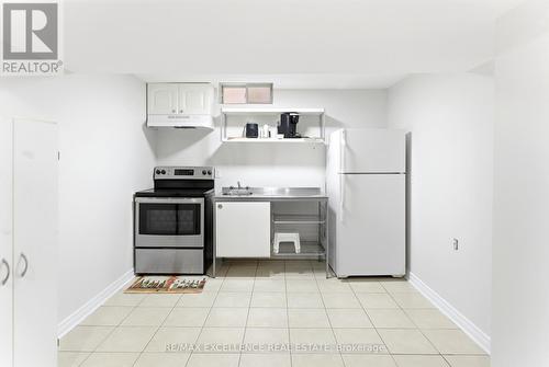 663 Macbeth Heights, Mississauga, ON - Indoor Photo Showing Kitchen