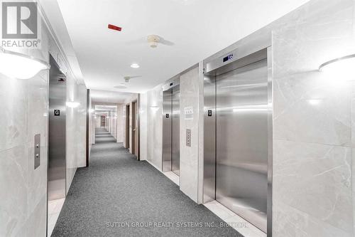 1805 - 135 Hillcrest Avenue, Mississauga, ON - Indoor Photo Showing Bathroom
