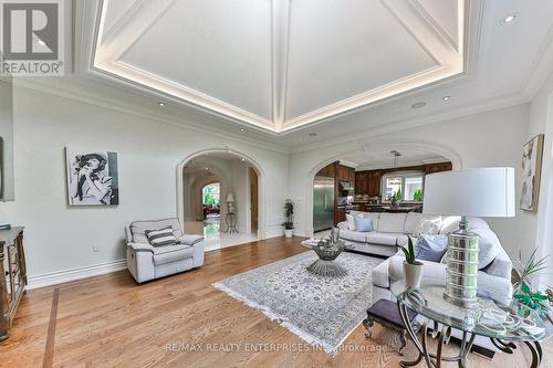 1511 Broadmoor Avenue, Mississauga, ON - Indoor Photo Showing Living Room