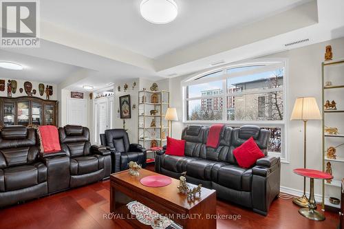 101 - 351 Bayrose Drive, Ottawa, ON - Indoor Photo Showing Living Room
