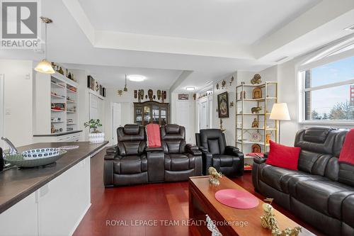101 - 351 Bayrose Drive, Ottawa, ON - Indoor Photo Showing Living Room