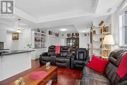 101 - 351 Bayrose Drive, Ottawa, ON - Indoor Photo Showing Living Room