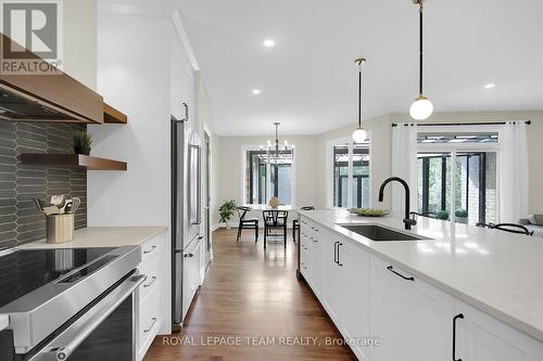 6196 Elkwood Drive, Ottawa, ON - Indoor Photo Showing Kitchen With Upgraded Kitchen