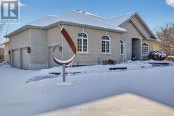 6196 ELKWOOD DRIVE  Ottawa, ON K4P 1M9
