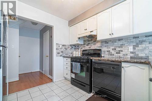 141 Chipmunk Crescent, Brampton, ON - Indoor Photo Showing Kitchen