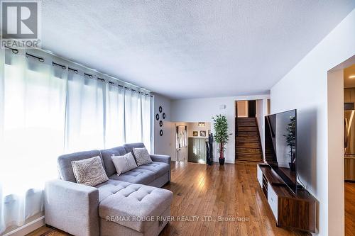 229 Liberty Street N, Clarington (Bowmanville), ON - Indoor Photo Showing Living Room