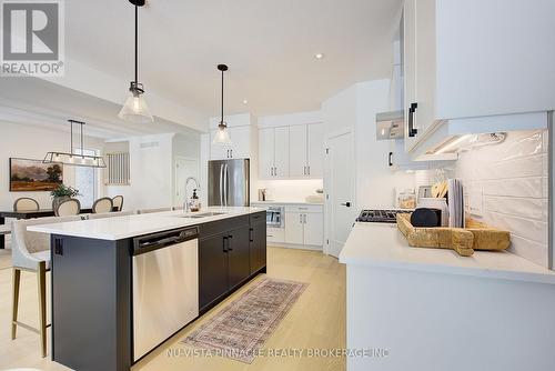 2310 Wickerson Road, London South (South K), ON - Indoor Photo Showing Kitchen With Upgraded Kitchen