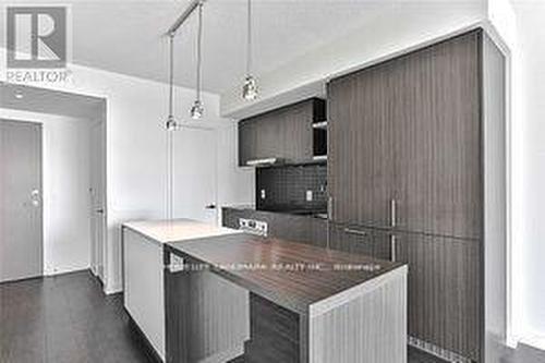 5009 - 100 Harbour Street, Toronto, ON - Indoor Photo Showing Kitchen